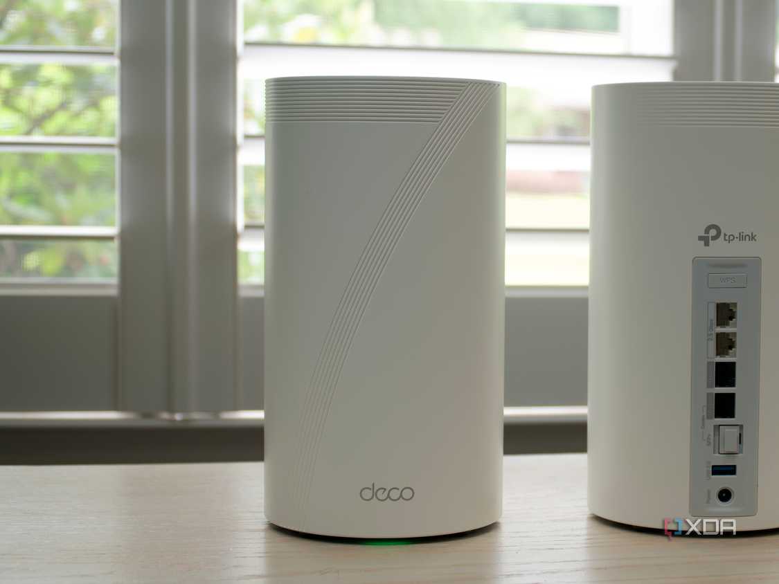 TP-Link Deco BE85 mesh system: Front of the main node and rear of the second node