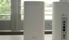 TP-Link Deco BE85 mesh system: Front of the main node and rear of the second node
