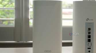 TP-Link Deco BE85 mesh system: Front of the main node and rear of the second node