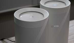 TP-Link Deco BE85 mesh system: the top of the nodes with ventilation