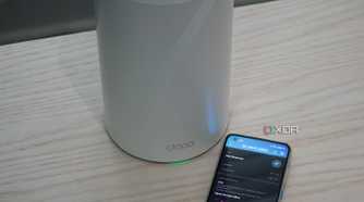 TP-Link Deco BE85 mesh system: An Android phone with the Deco app