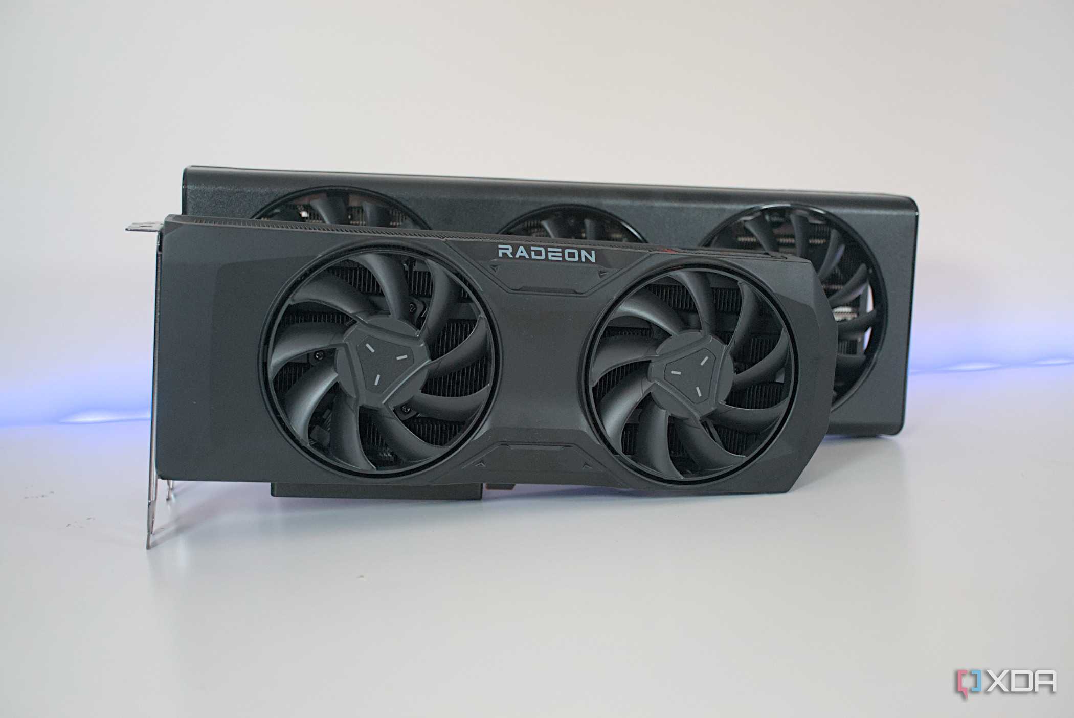 AMD Radeon RX 7700 XT and RX 7800 XT