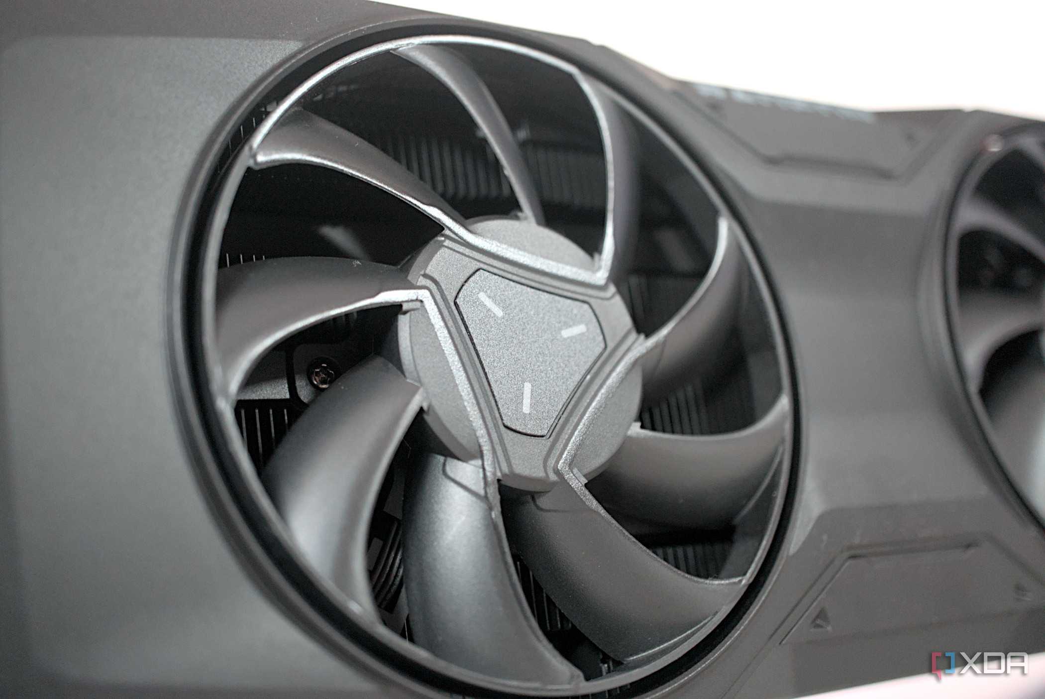 AMD Radeon RX 7800 XT fans