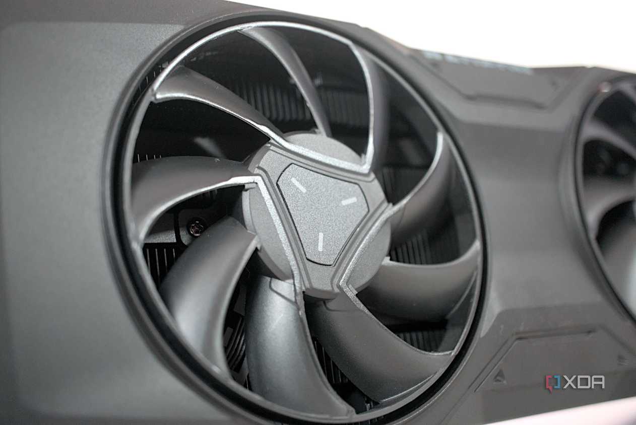 AMD Radeon RX 7800 XT fans