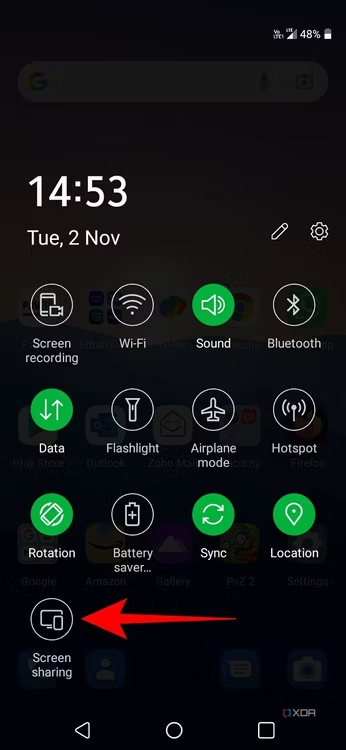 QUick settings screen sharing option on an LG smartphone, which uses Miracast