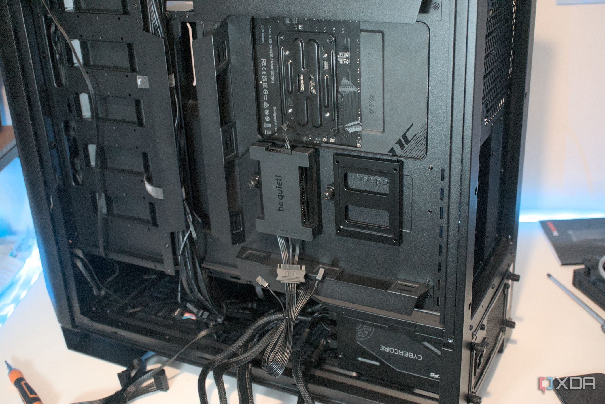 be quiet! Dark Base Pro 901 cable management