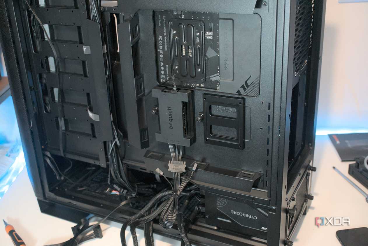 be quiet! Dark Base Pro 901 cable management