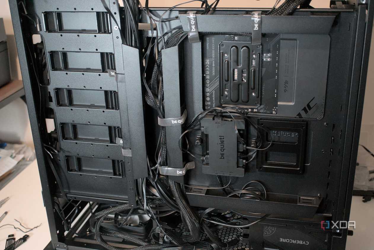 be quiet! Dark Base Pro 901 cable management