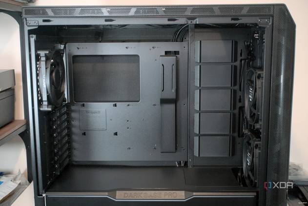 Inside the be quiet! Dark Base Pro 901