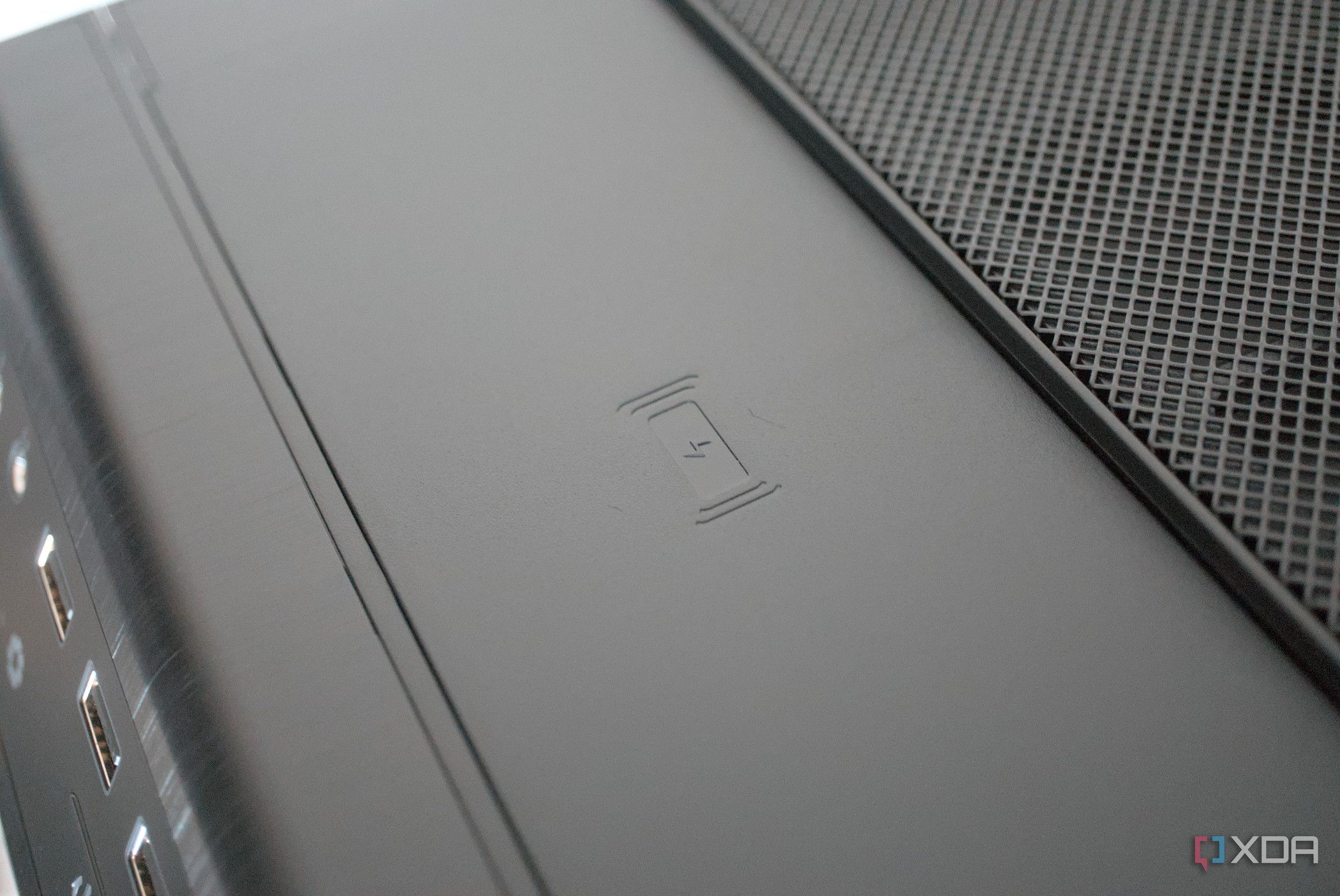 be quiet! Dark Base Pro 901 Qi charger