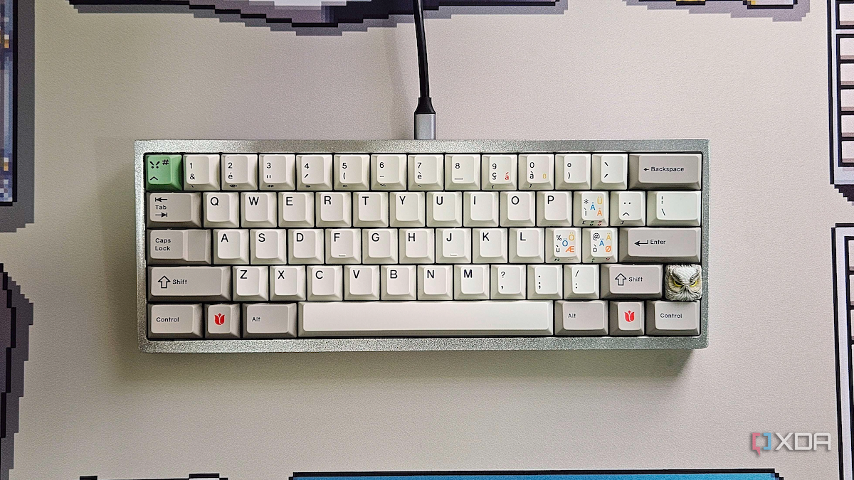 An image showing a custom mechanical keyboard kept on a deskmat.