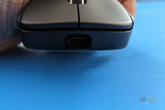 The USB-C port on the G Pro X Superlight 2 (3)