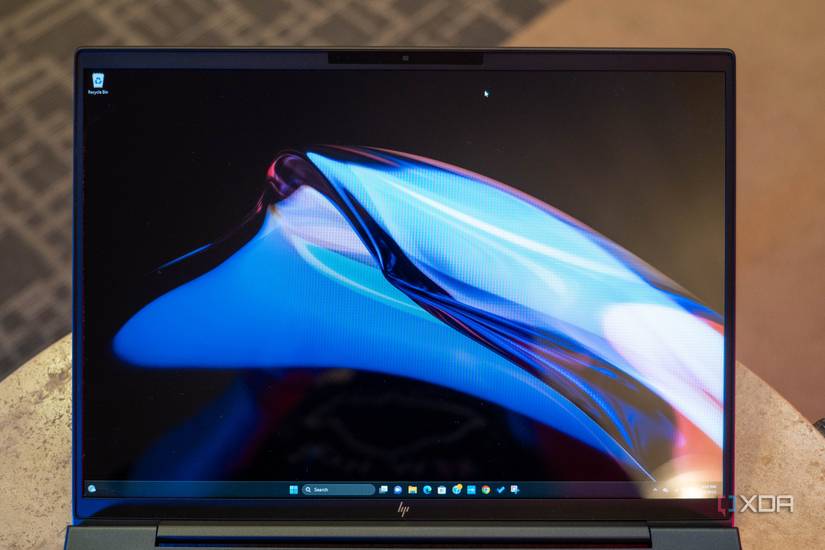 Close up of HP Dragonfly display