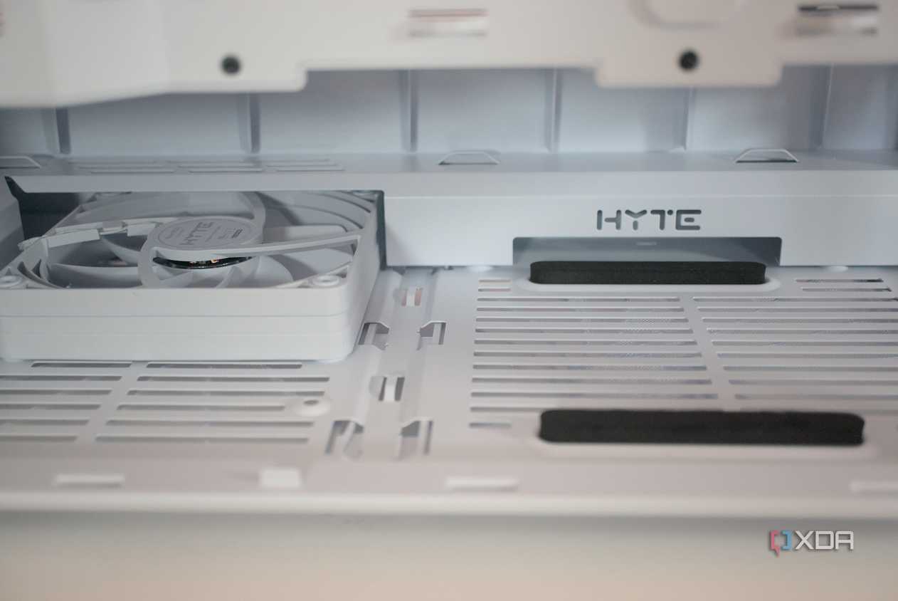 Closeup of the HYTE Y40 Snow White Edition PSU shroud fan