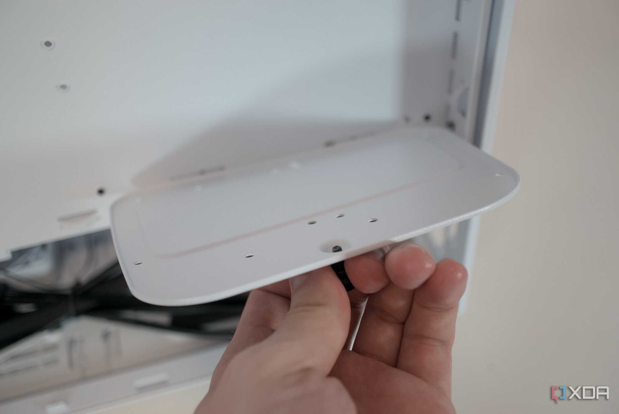 HYTE Y40 Snow White Edition SSD tray removed