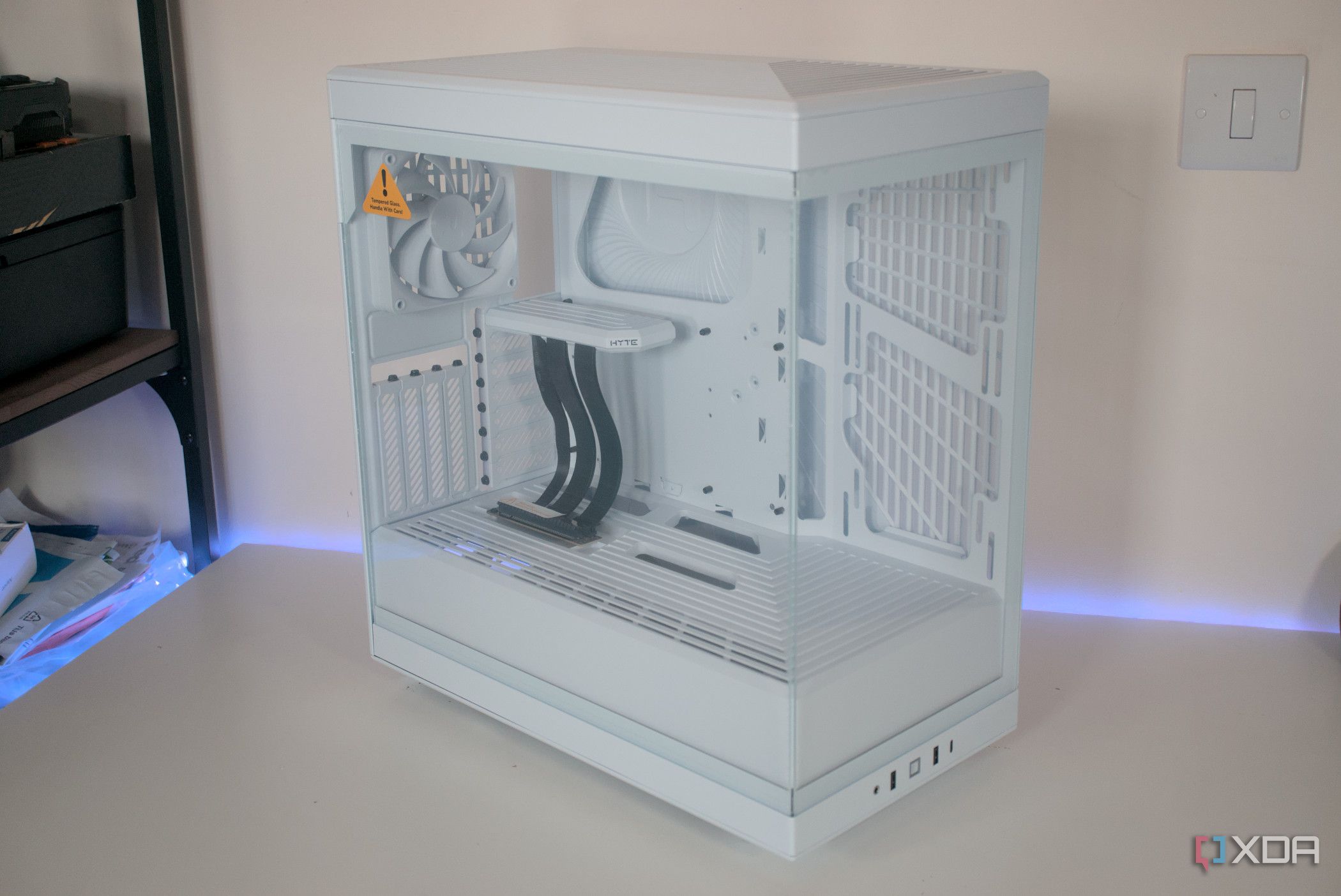 HYTE Y40 White 訳ありケースのみ 個人 Y40 - ATX PC Cases with PCIe 4.0 Riser - Panda | HYTE