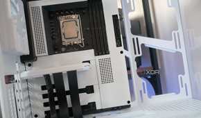 Building a PC inside the HYTE Y40 Snow White Edition