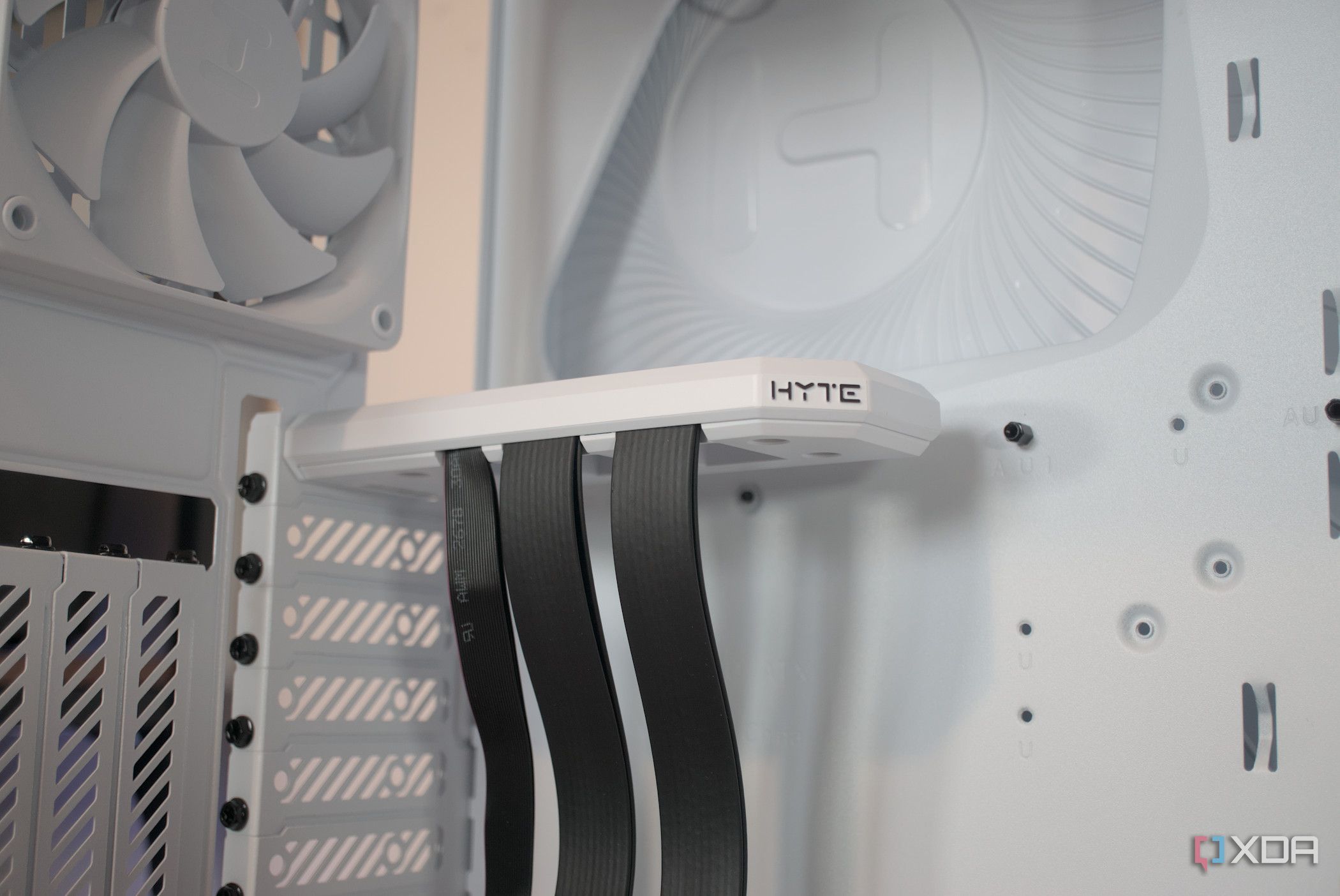 HYTE Y40 Snow White Edition PC case review: Hot looks with even hotter ...