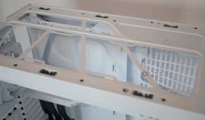 Top radiator mount for the HYTE Y40 Snow White Edition