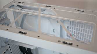 Top radiator mount for the HYTE Y40 Snow White Edition