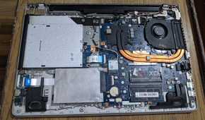 The internals of the Lenovo Z51-70 80K600VVIN laptop.