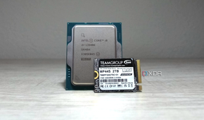 The Teamgroup MP44S next to the Intel Core i9-13900K.