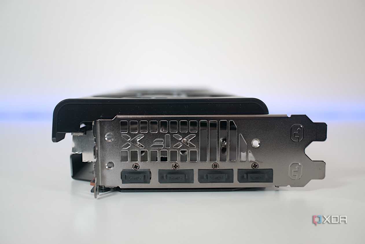 xfx-radeon-rx-7700-xt-speedster-gpu-ports
