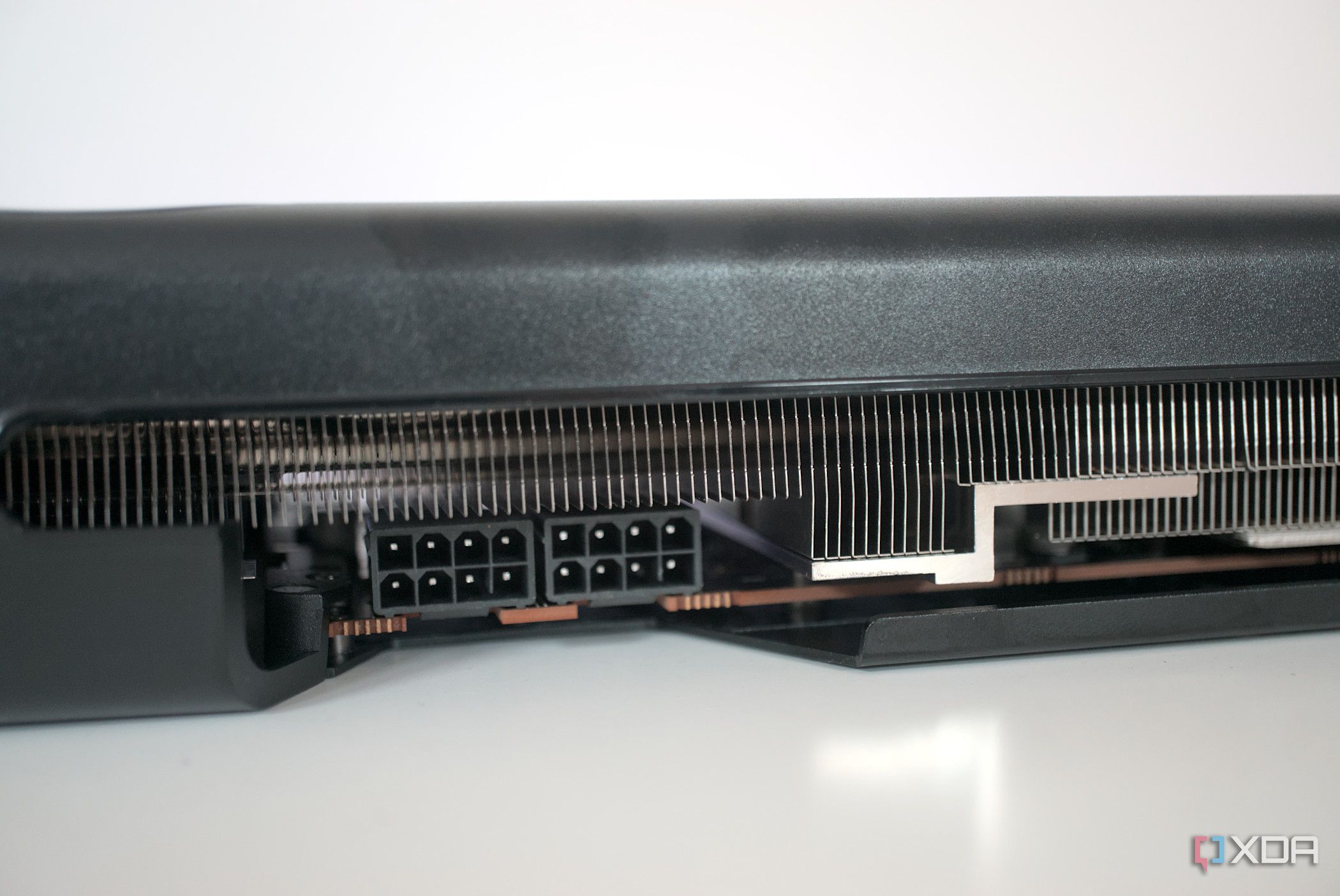 XFX Radeon RX 7700 XT Speedster 319 power input