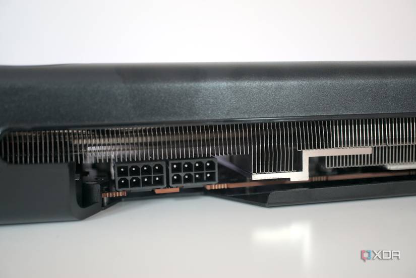 XFX Radeon RX 7700 XT Speedster 319 power input