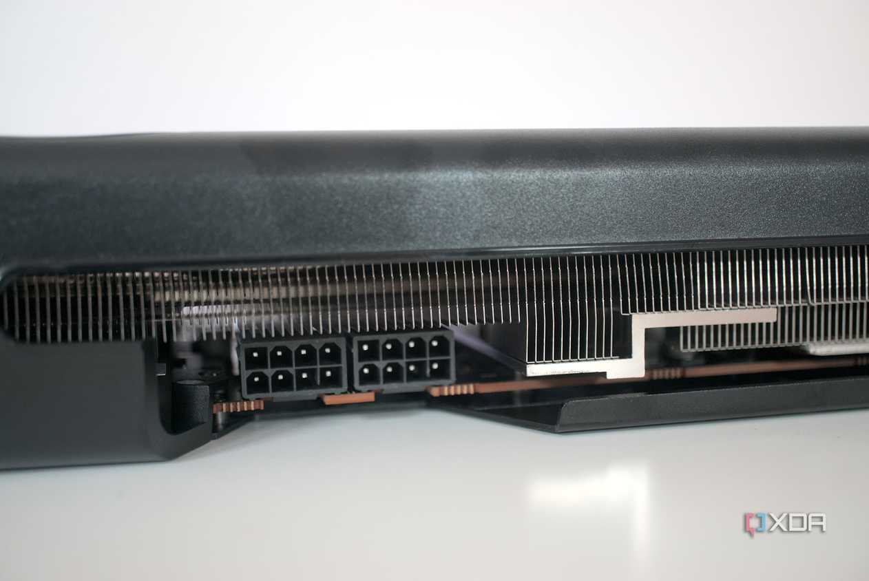 XFX Radeon RX 7700 XT Speedster 319 power input