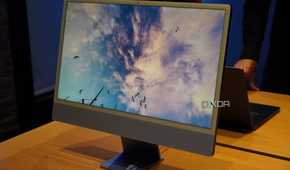 The 24-inch iMac playing a fullscreen game.