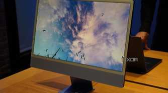 The 24-inch iMac playing a fullscreen game.
