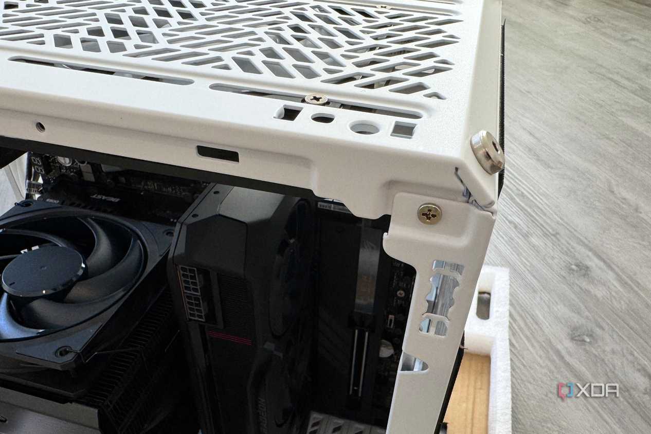 Cooler Master Qube 500 bottom panel installation