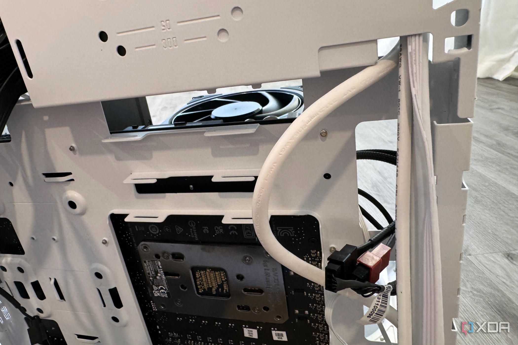 Cooler Master Qube 500 cable management tie downs