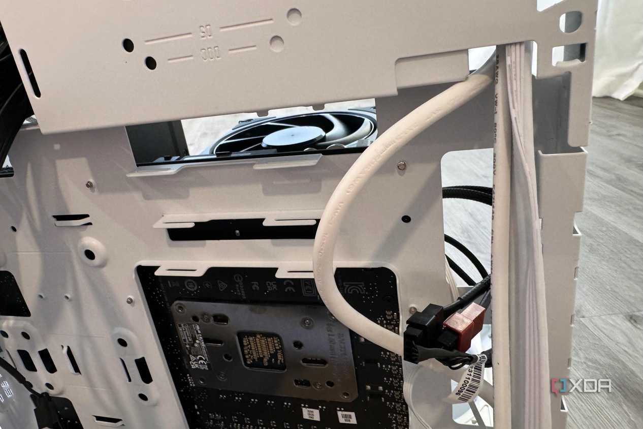 Cooler Master Qube 500 cable management tie downs