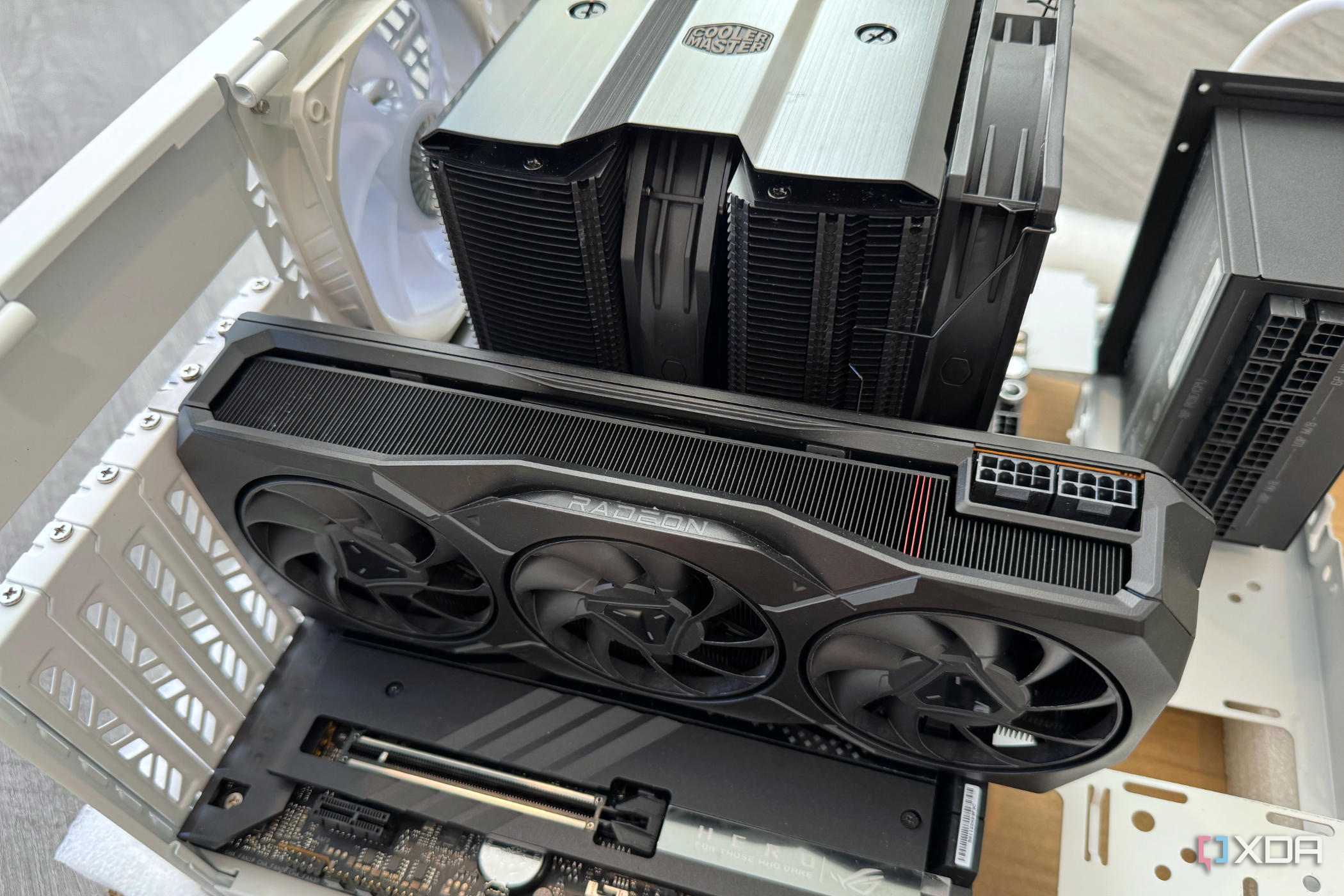 Cooler Master Qube 500 graphics card installation