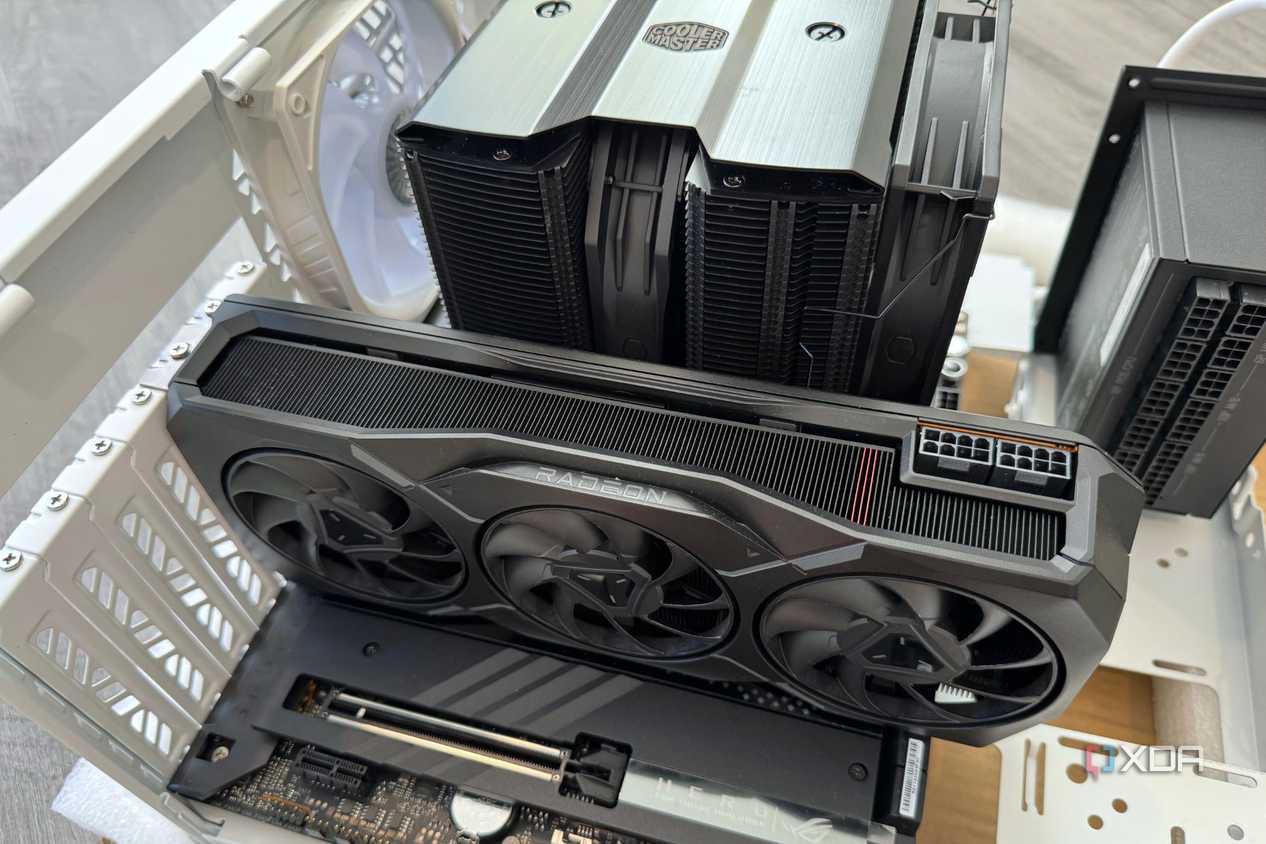 Cooler Master Qube 500 graphics card installation