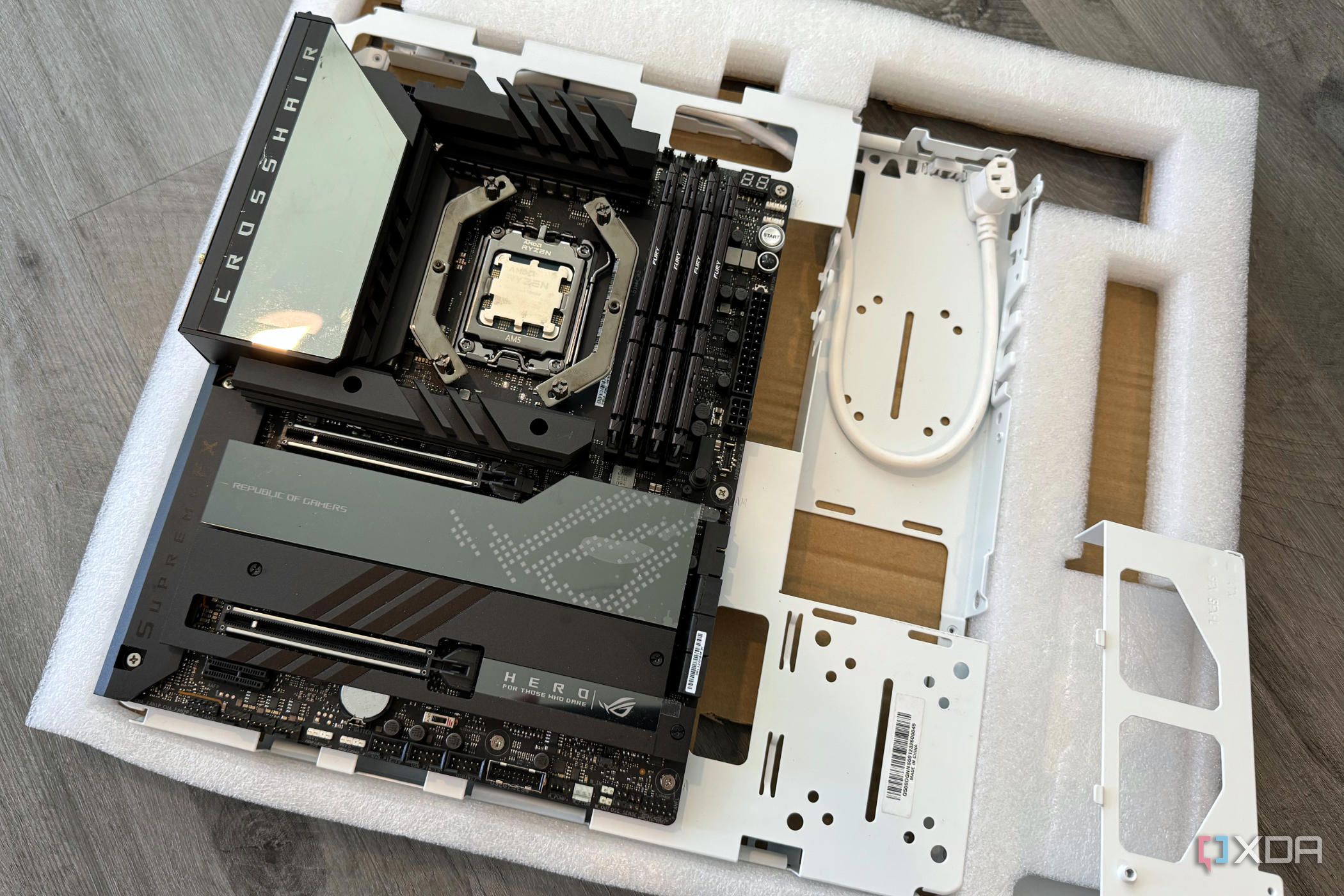 Cooler Master Qube 500 motherboard tray
