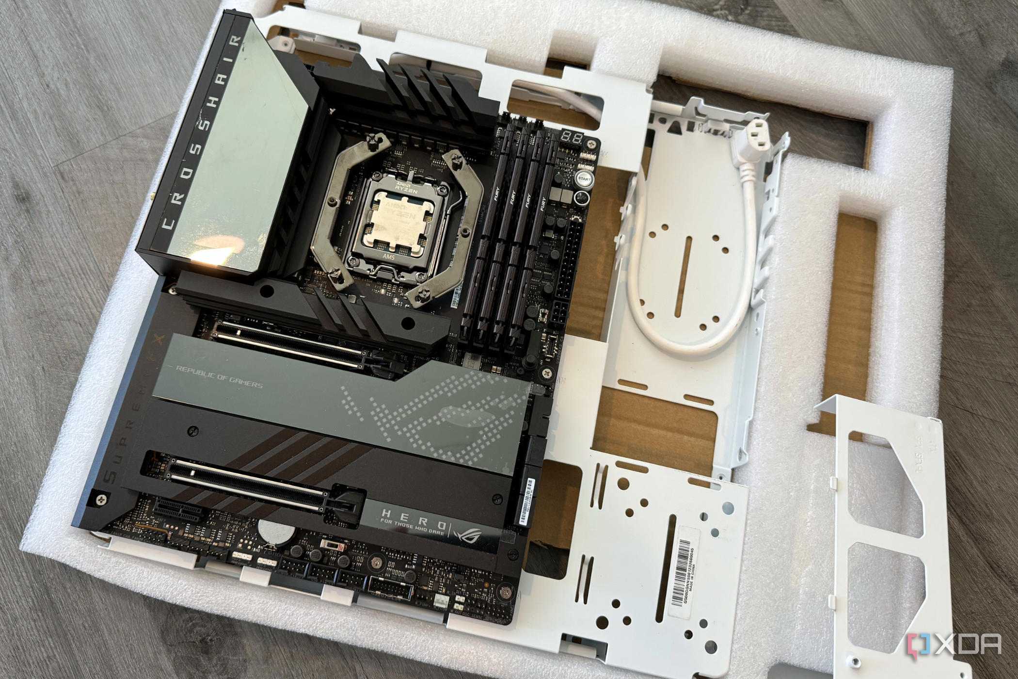 Cooler Master Qube 500 motherboard tray