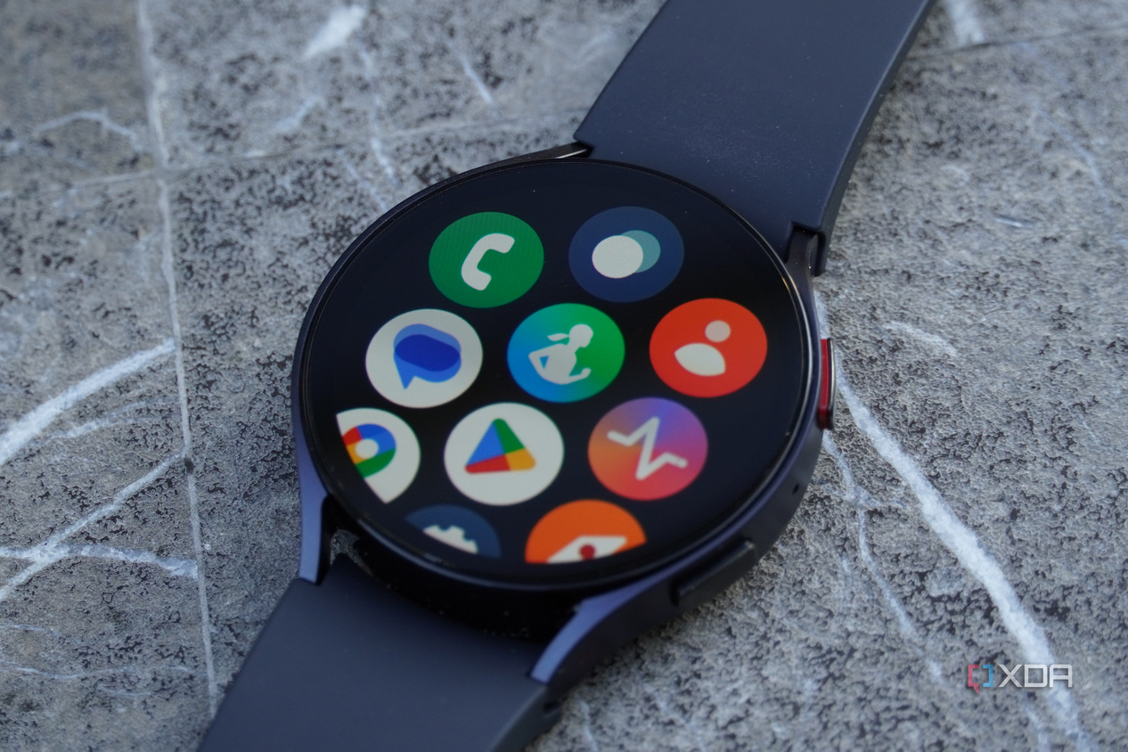 The Home Screen with apps on the Galaxy Watch 6.