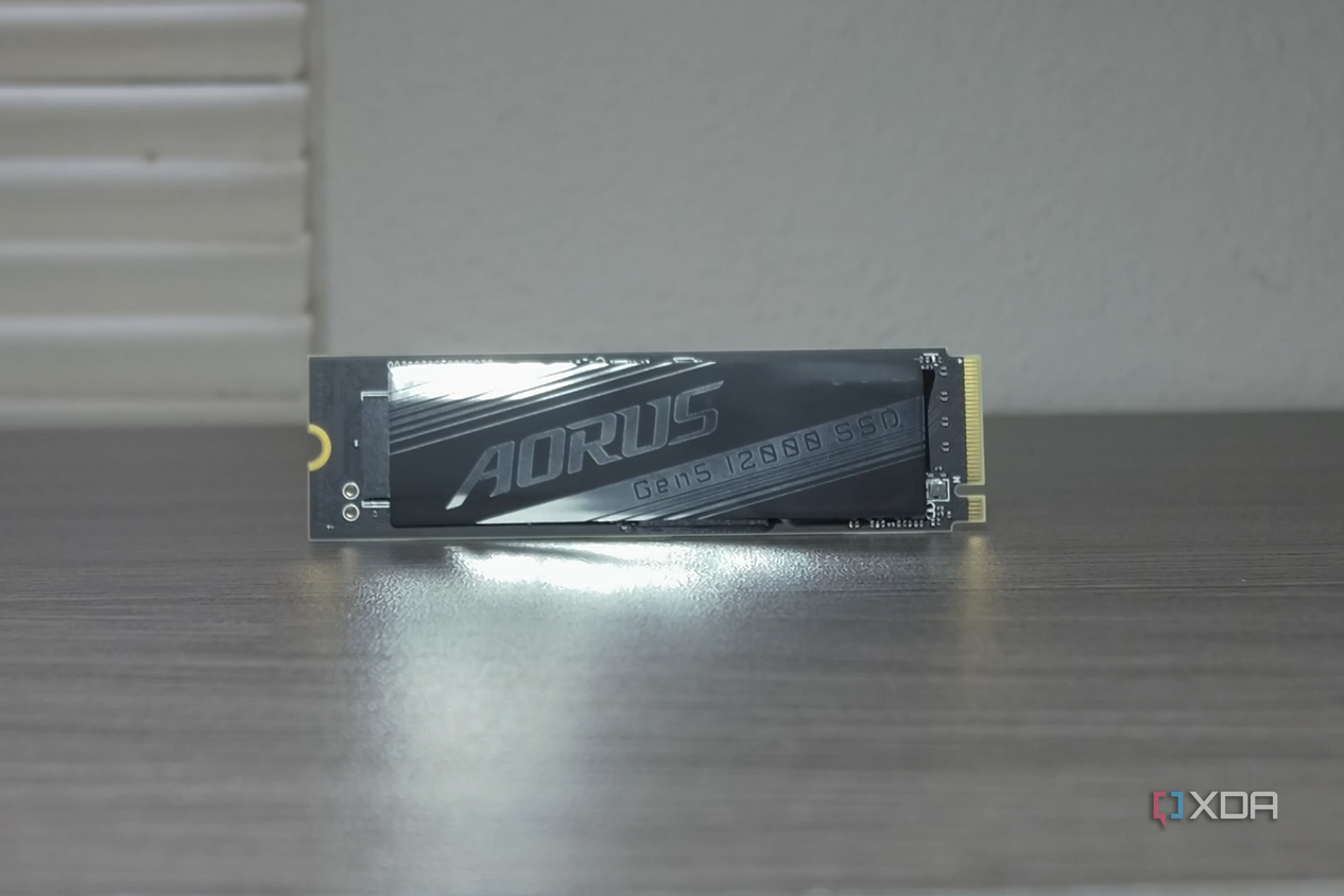 Gigabyte Gen5 12000 from the front.