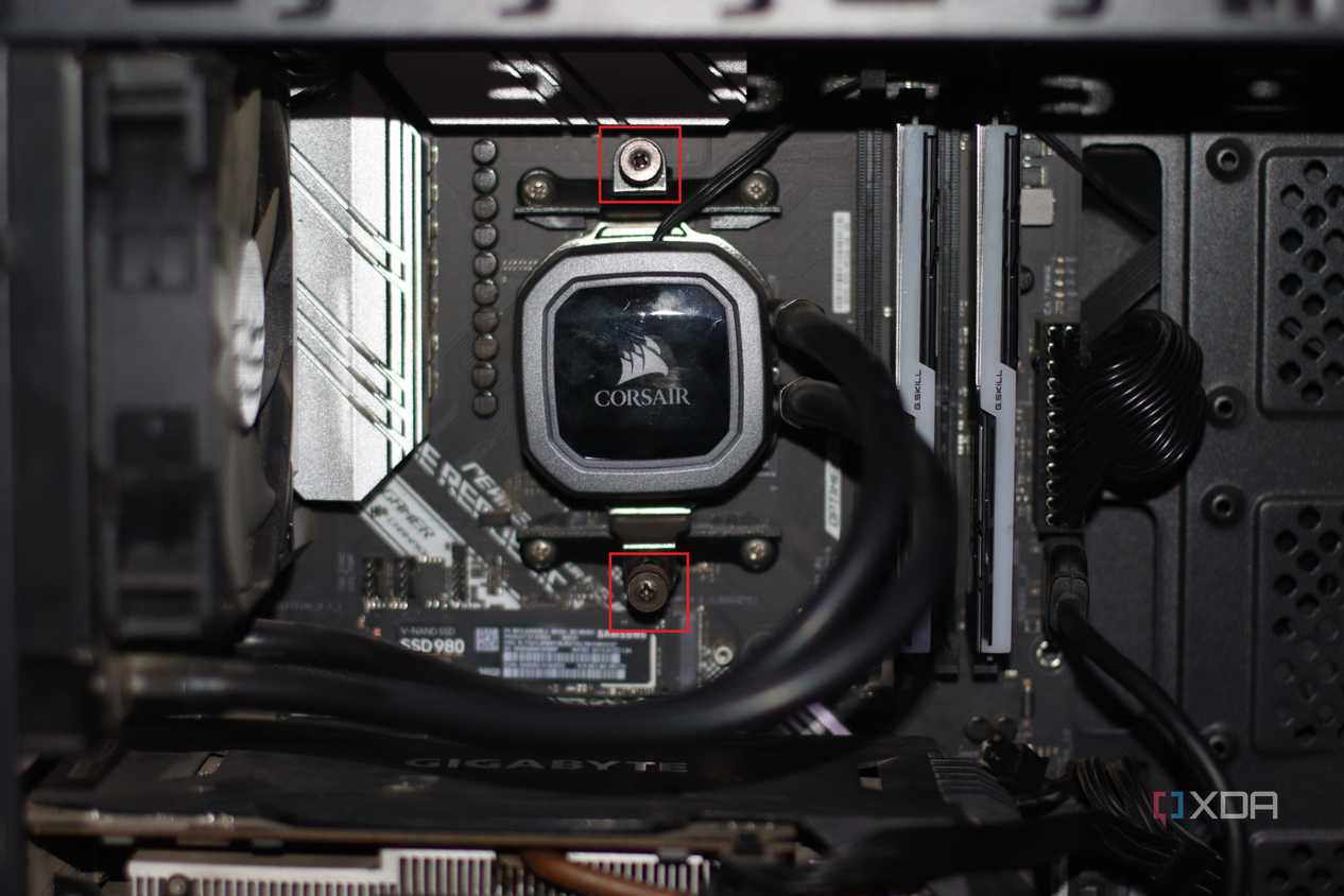 picture of an aio heatsink with its two screws highlighted