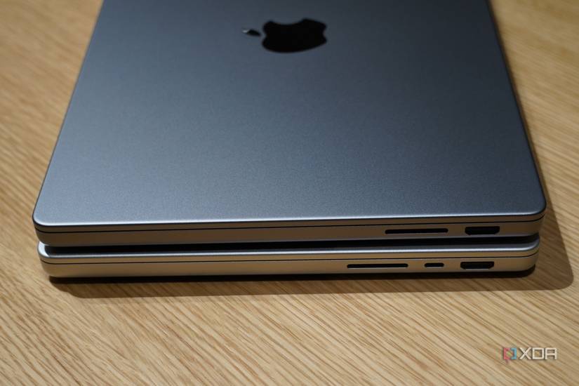 Can the MacBook Pro support two monitors?