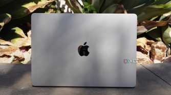 The MacBook Air in starlight outdoors in shade.