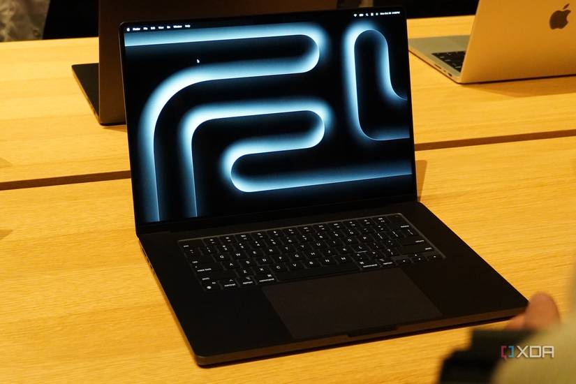 Can the MacBook Pro support two monitors?