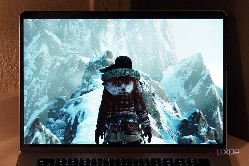 Rise of the Tomb Raider benchmark running on an M2 MacBook Air.