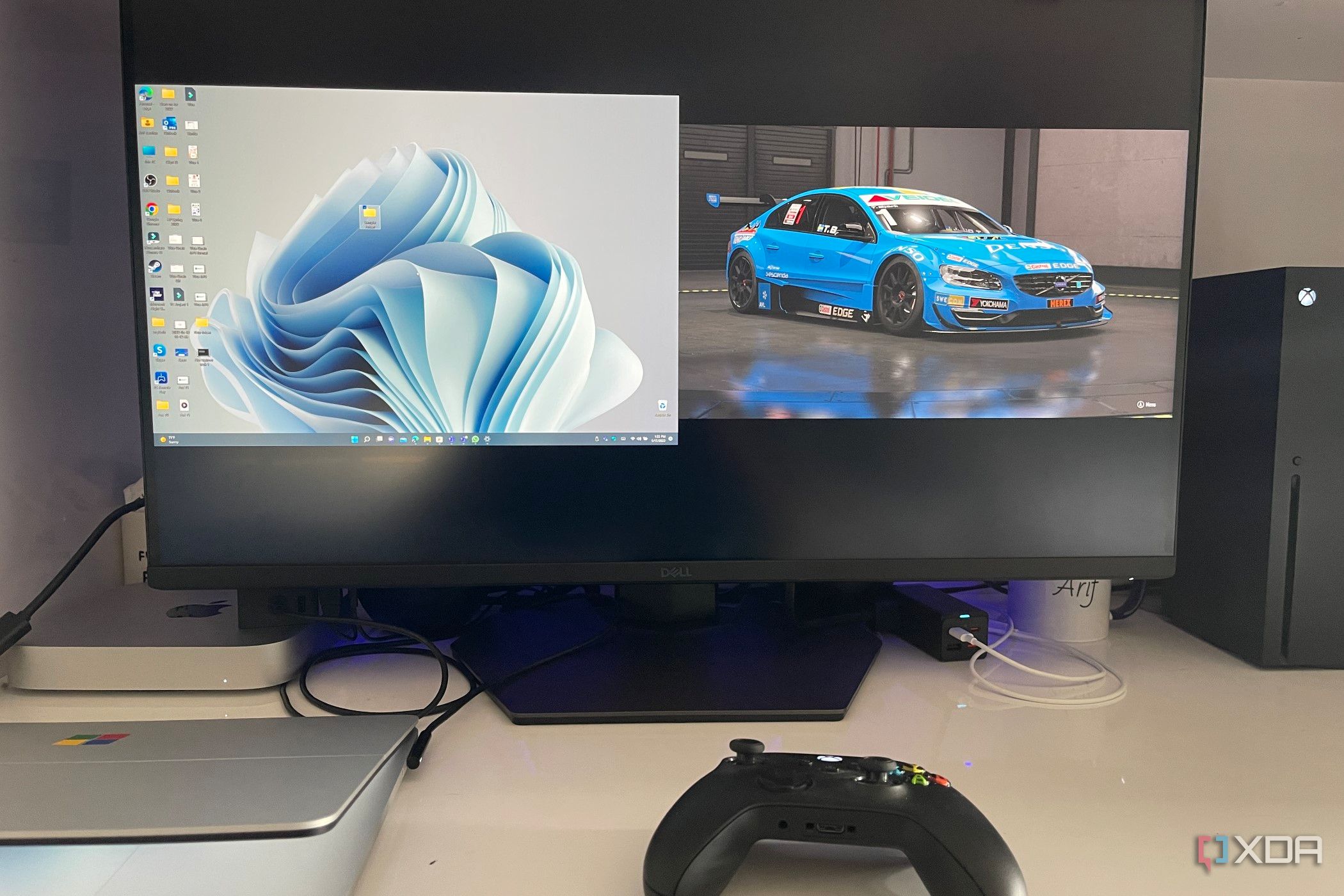 Multitasking on the Dell 4K UHD 4K Gaming monitor