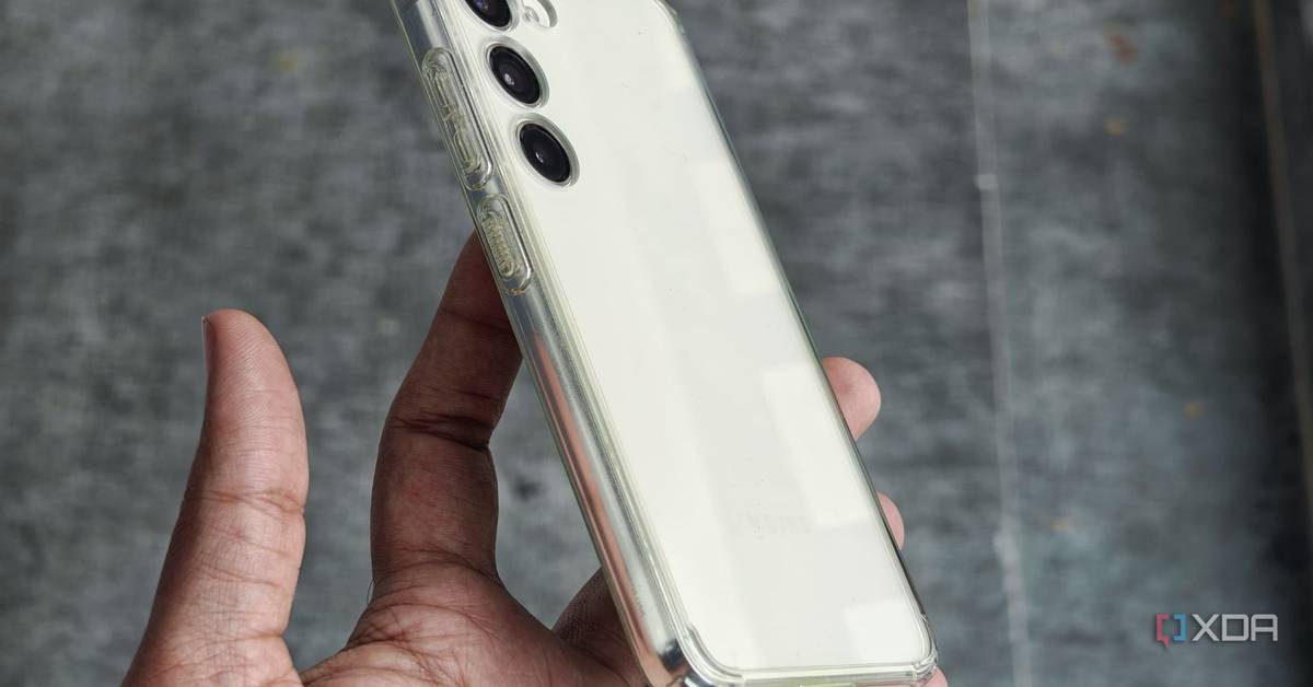Why do clear phone cases turn yellow, and can you clean them? Why do clear phone cases turn yellow, and can you clean them?