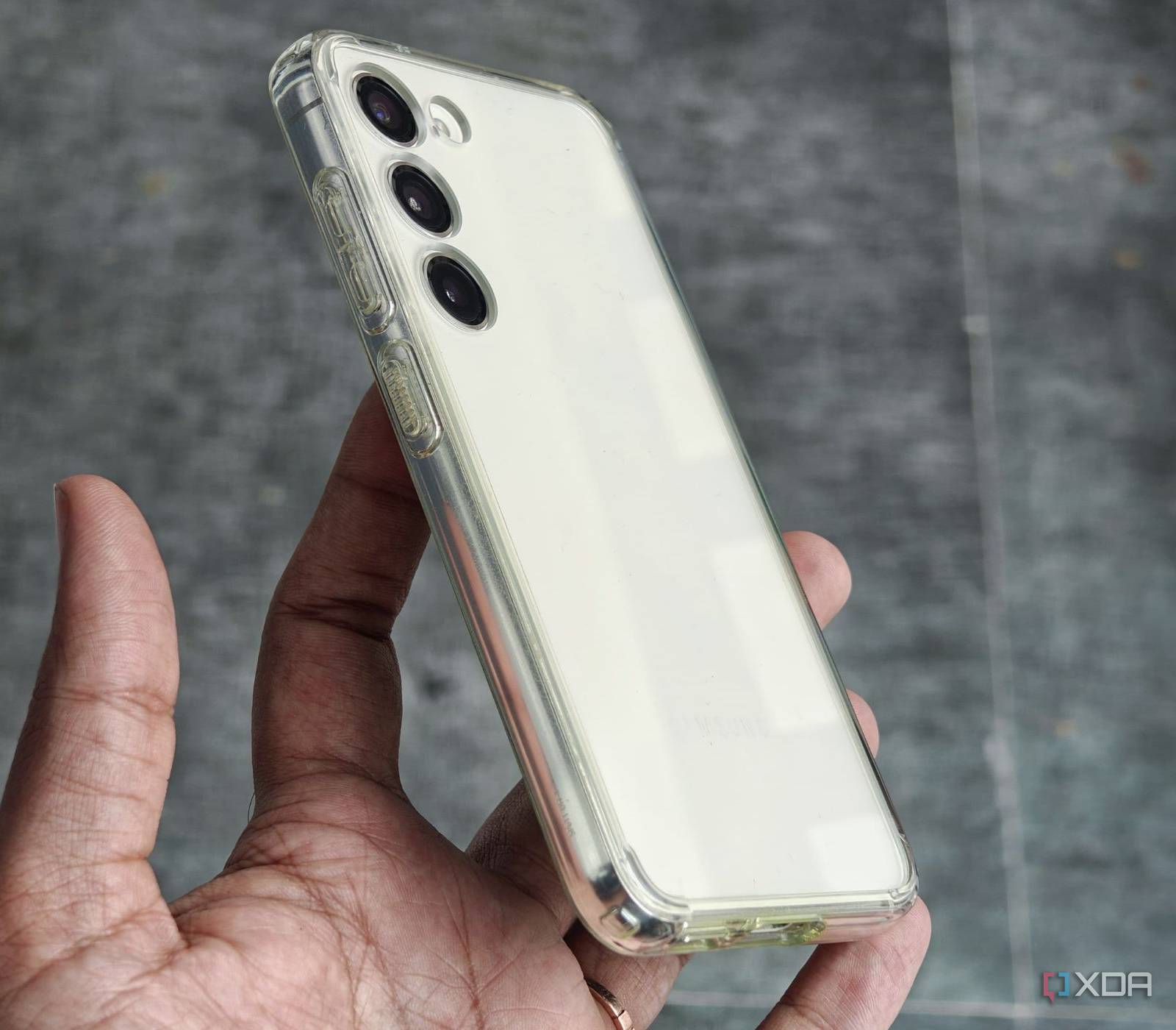 Why do clear phone cases turn yellow, and can you clean them? Why do clear phone cases turn yellow, and can you clean them?