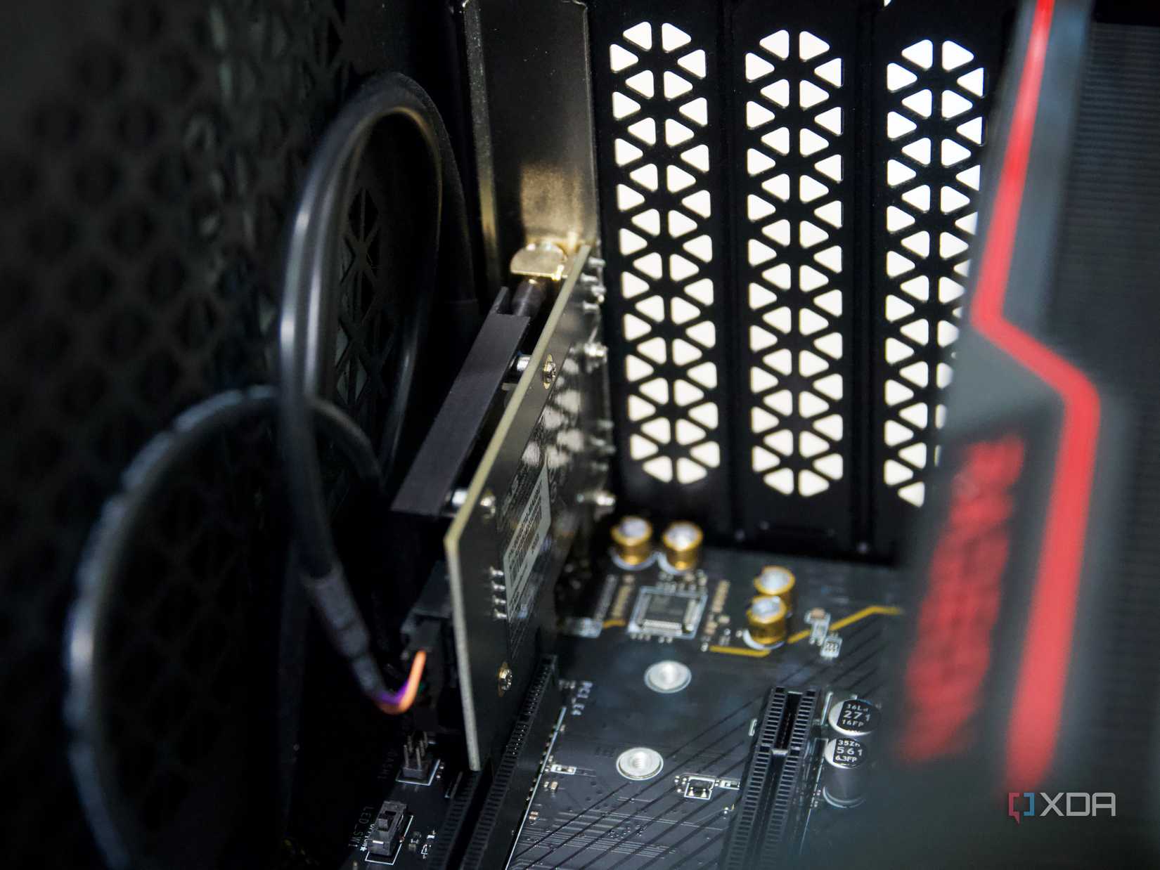 Asus PCE-AXE59BT installed in an X16 slot